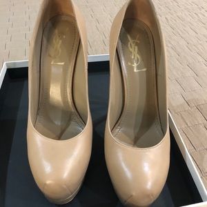 YSL nude platform pump